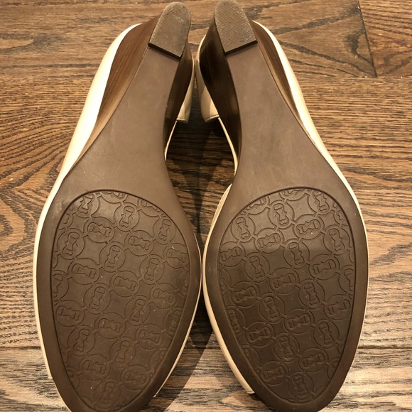 Never worn soft leather classic Etienne Aigner  shoes. - Picture 6 of 7